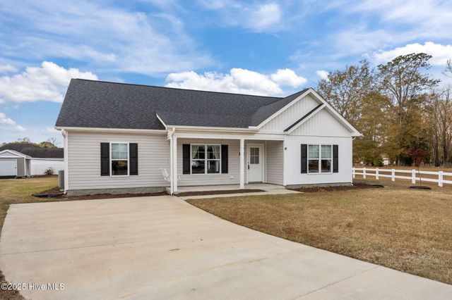 64 Buccaneer Circle, Washington, NC 27889