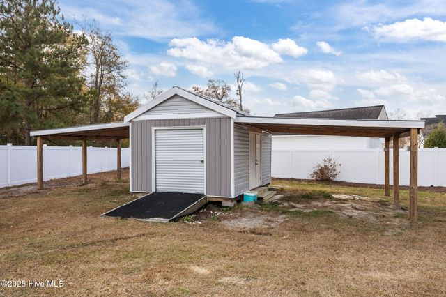 64 Buccaneer Circle, Washington, NC 27889