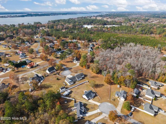 64 Buccaneer Circle, Washington, NC 27889