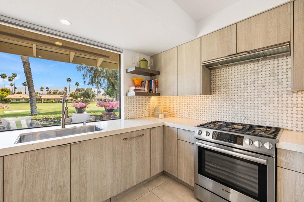 Image 15 of property listing at 201 Las Lomas, Palm Desert, CA 92260