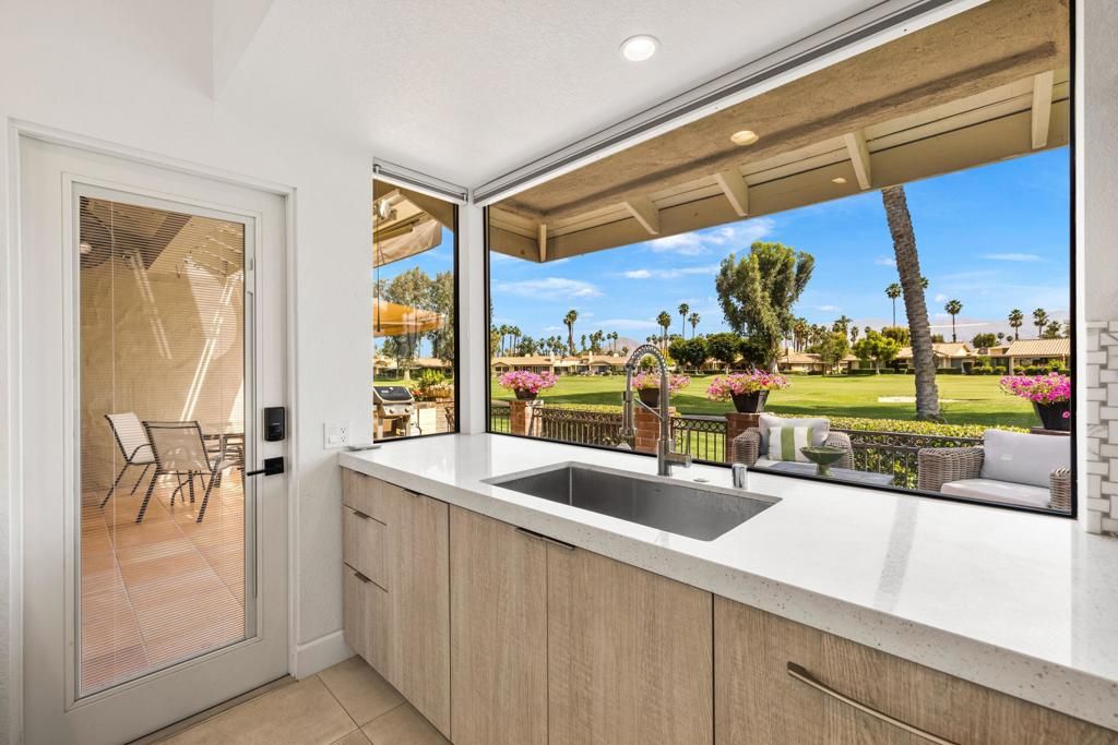 Image 17 of property listing at 201 Las Lomas, Palm Desert, CA 92260