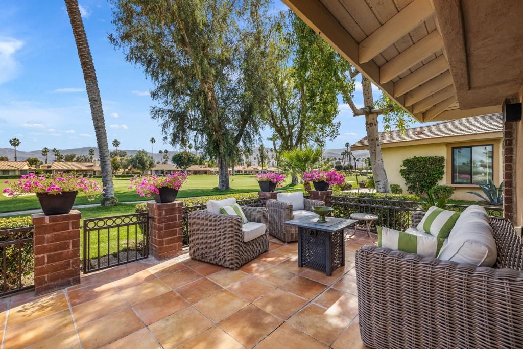 Image 2 of property listing at 201 Las Lomas, Palm Desert, CA 92260