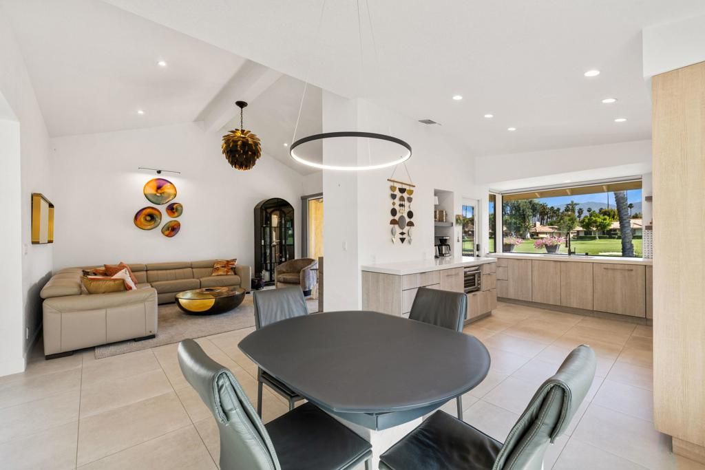 Image 4 of property listing at 201 Las Lomas, Palm Desert, CA 92260