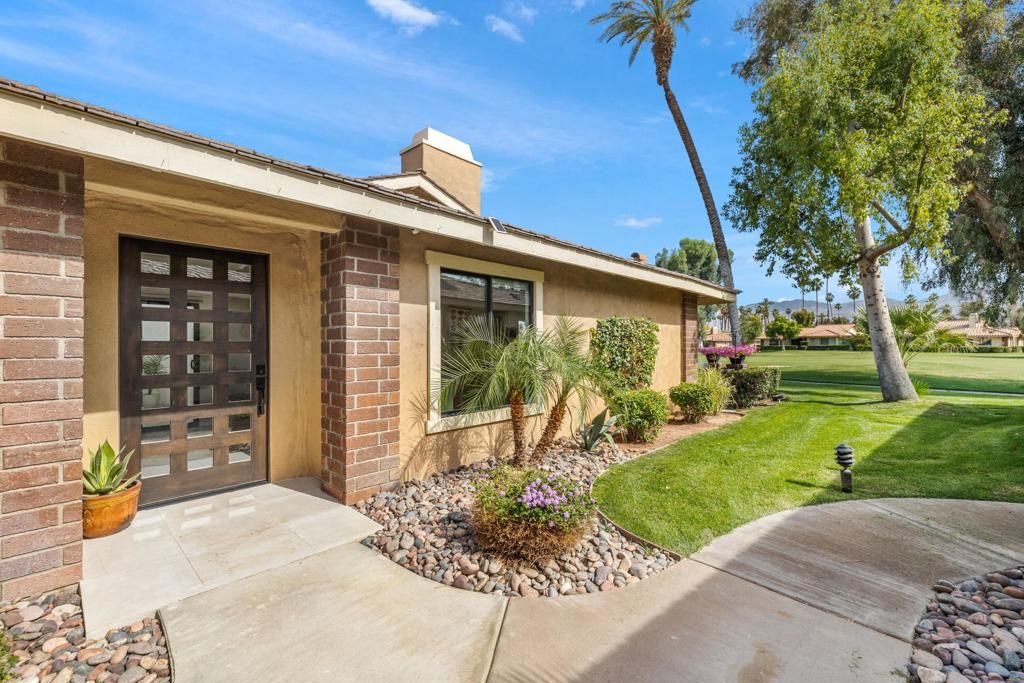 Image 8 of property listing at 201 Las Lomas, Palm Desert, CA 92260