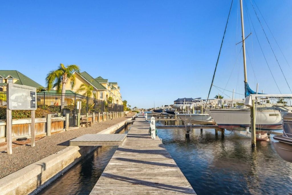 Image 3 of property listing at 6319 SUNSET BAY CIRCLE, Apollo Beach, FL 33572