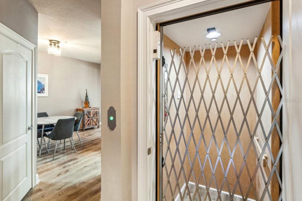 Image 10 of property listing at 6319 SUNSET BAY CIRCLE, Apollo Beach, FL 33572