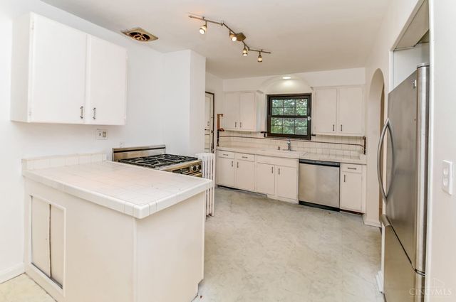 3790 Grovedale Place, Cincinnati, OH 45208