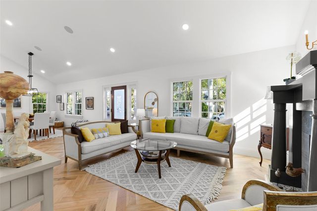 346 16TH AVENUE NE, St Petersburg, FL 33704