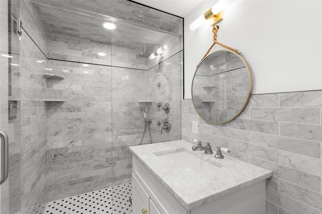 346 16TH AVENUE NE, St Petersburg, FL 33704