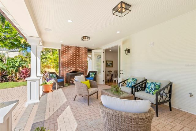 346 16TH AVENUE NE, St Petersburg, FL 33704