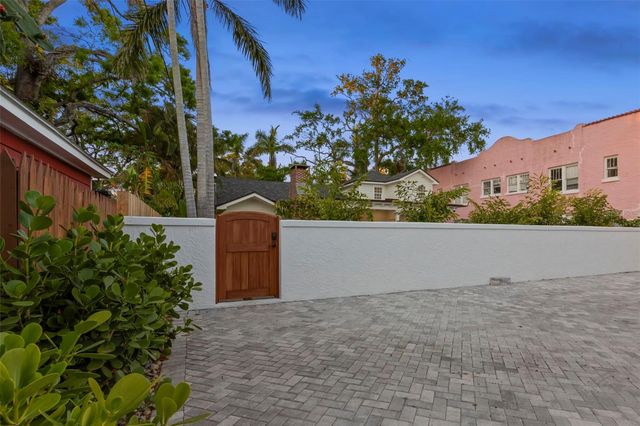 346 16TH AVENUE NE, St Petersburg, FL 33704