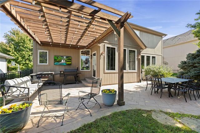 10952 S Barth Road, Olathe, KS 66061