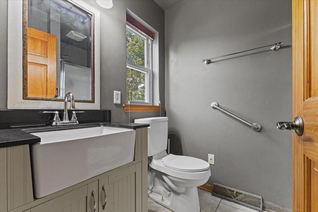 615 Braewood DRIVE, Waterford, WI 53185