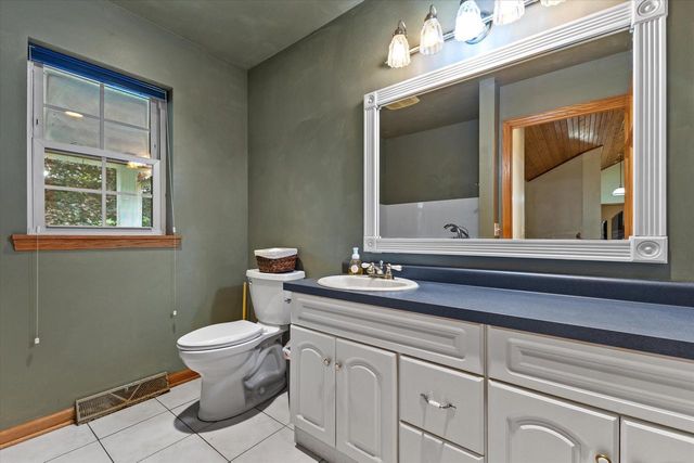 615 Braewood DRIVE, Waterford, WI 53185