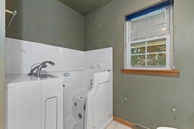 615 Braewood DRIVE, Waterford, WI 53185