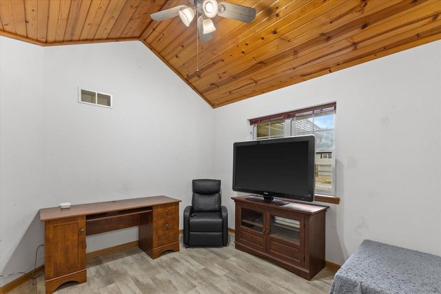 615 Braewood DRIVE, Waterford, WI 53185