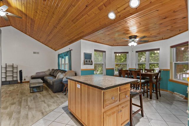 615 Braewood DRIVE, Waterford, WI 53185