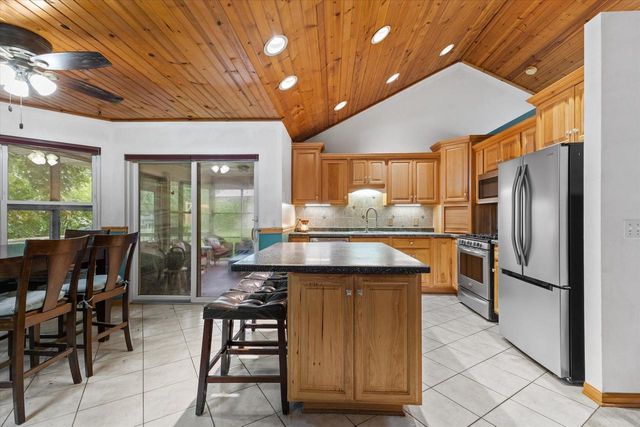615 Braewood DRIVE, Waterford, WI 53185