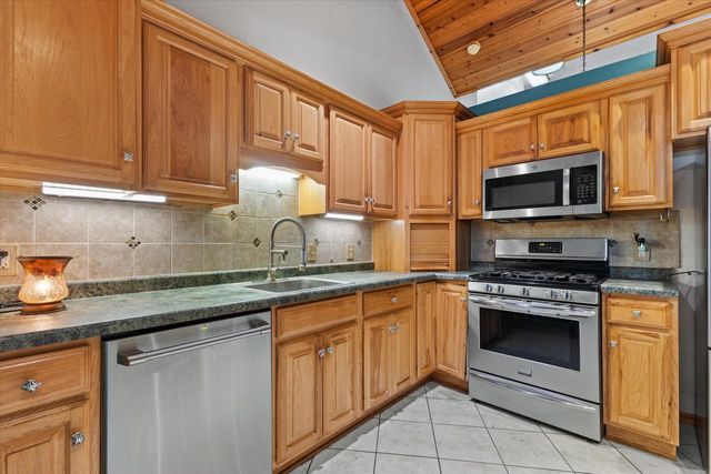 615 Braewood DRIVE, Waterford, WI 53185