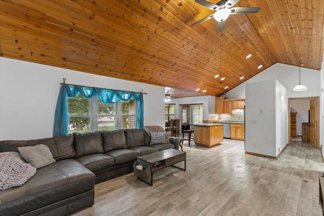 615 Braewood DRIVE, Waterford, WI 53185