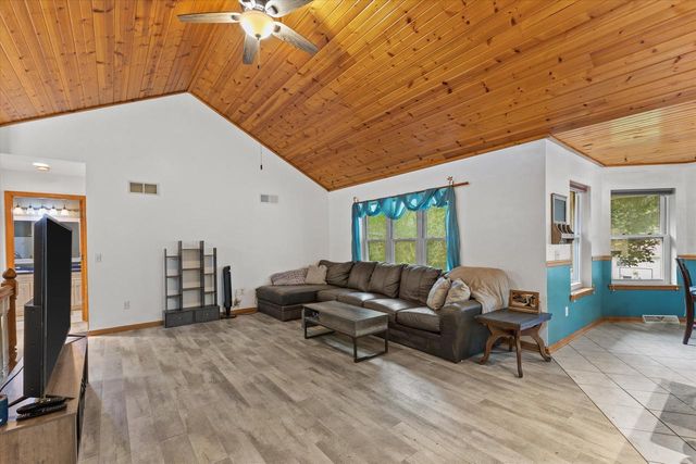 615 Braewood DRIVE, Waterford, WI 53185