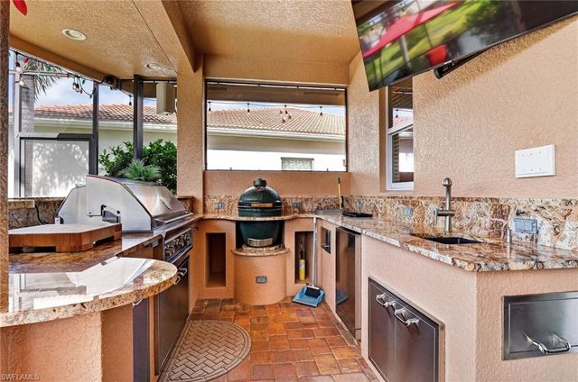 6598 Monterey PT, Naples, FL 34105