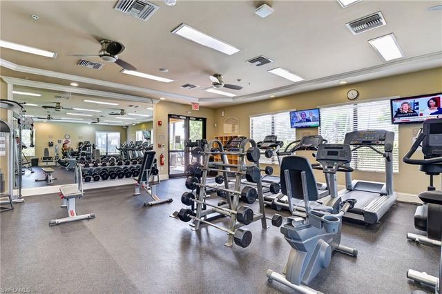 6598 Monterey PT, Naples, FL 34105