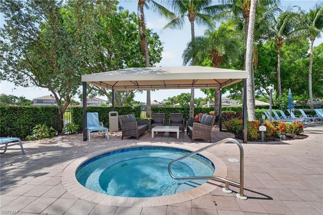 6598 Monterey PT, Naples, FL 34105