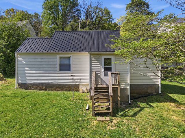 212 Westwood Dr, Mcminnville, TN 37110