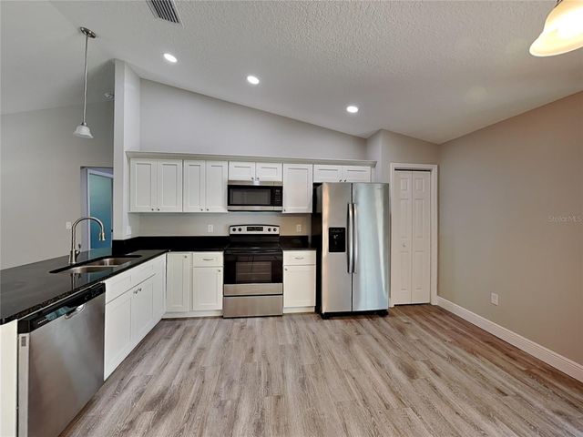 944 W RUM PLACE, Dunnellon, FL 34434