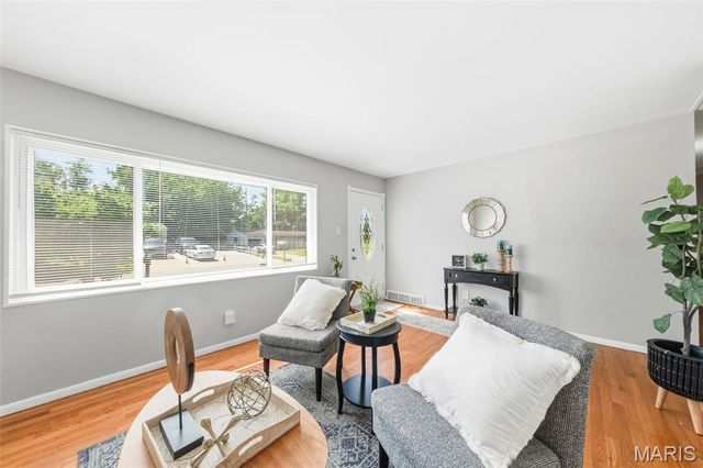 9701 Glen Owen Drive, St Louis, MO 63136
