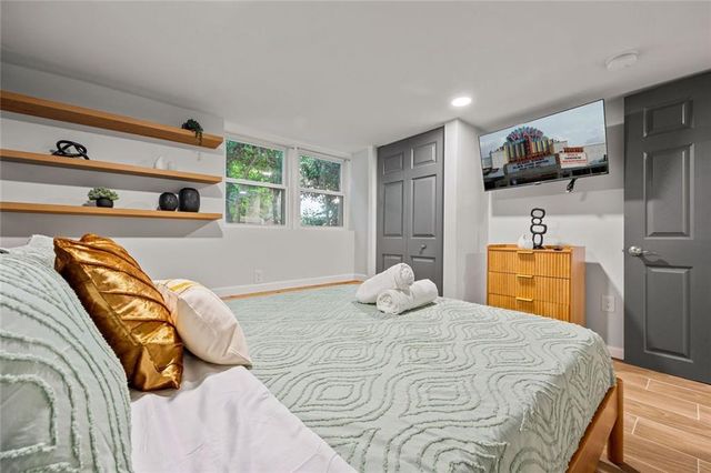 10 Claire SE Drive, Atlanta, GA 30315