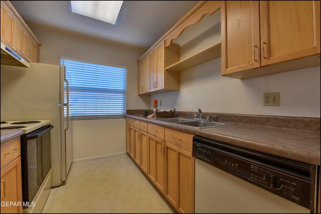 252 Shadow Mountain Drive D12, El Paso, TX 79912