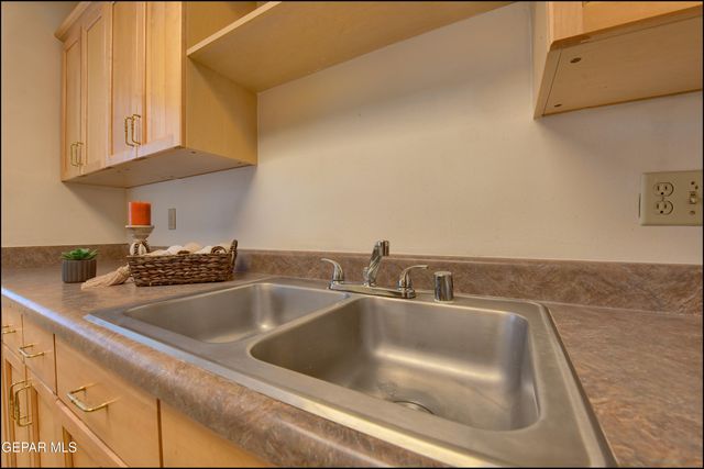 252 Shadow Mountain Drive D12, El Paso, TX 79912