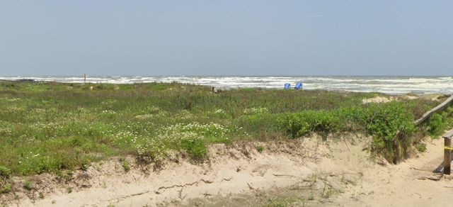 128 Saltgrass Avenue, Surfside Beach, TX 77541