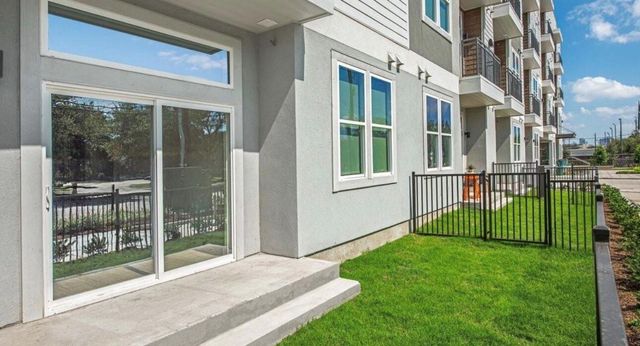 9330 Main Street 102, Houston, TX 77025