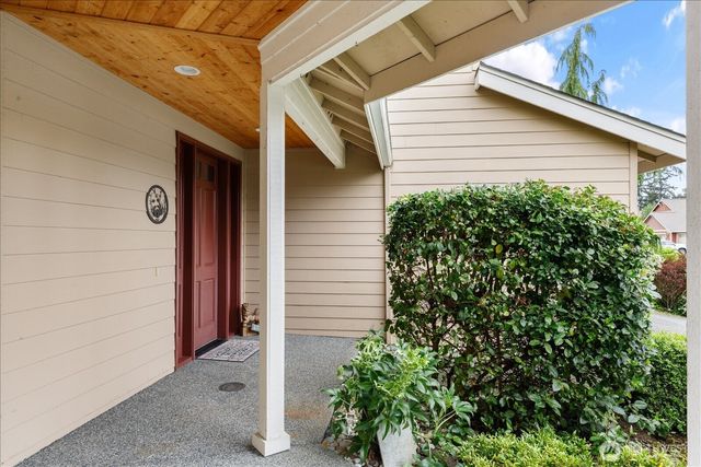 2777 SW Fairway Point Drive, Oak Harbor, WA 98277