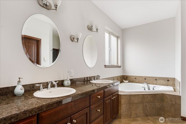 2777 SW Fairway Point Drive, Oak Harbor, WA 98277