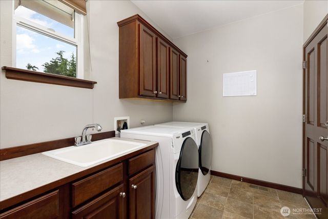 2777 SW Fairway Point Drive, Oak Harbor, WA 98277
