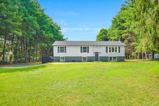 36 Bronson Road, Poughquag, NY 12570