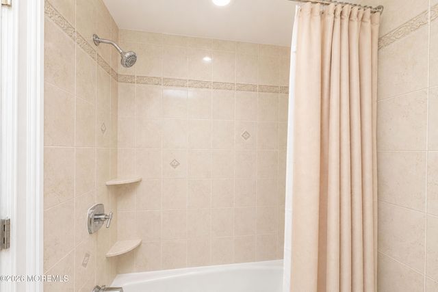 23 Beacon Lane, Matawan, NJ 07747