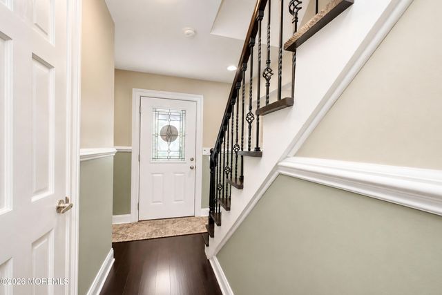 23 Beacon Lane, Matawan, NJ 07747