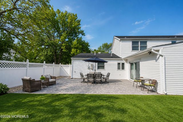 23 Beacon Lane, Matawan, NJ 07747