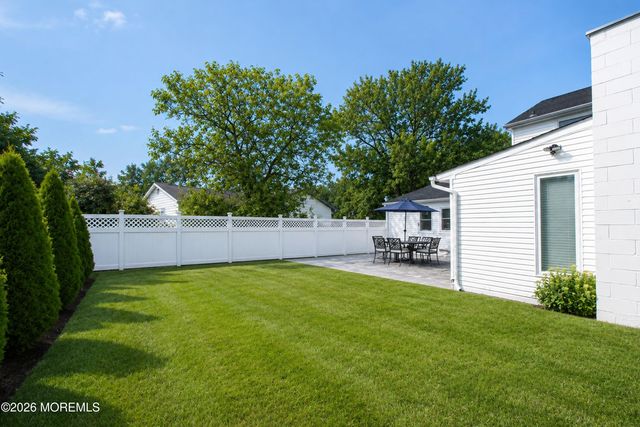 23 Beacon Lane, Matawan, NJ 07747