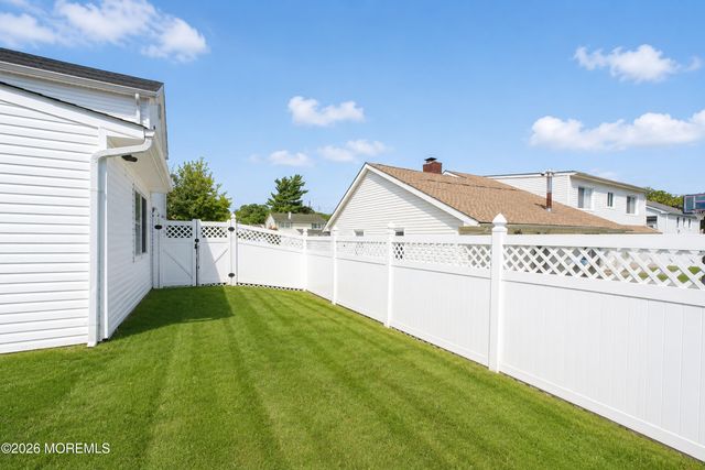 23 Beacon Lane, Matawan, NJ 07747