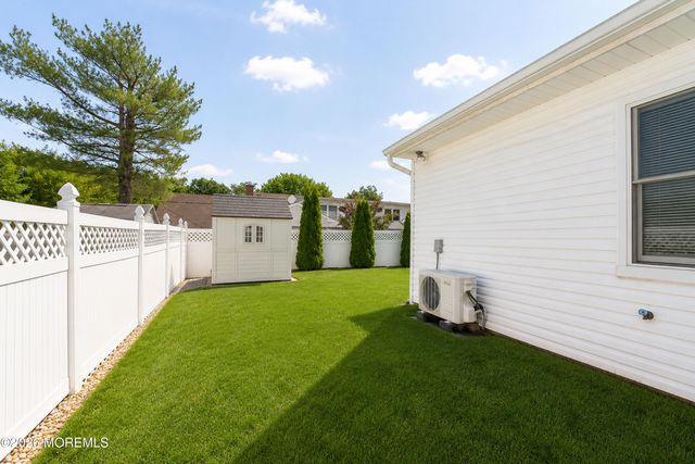 23 Beacon Lane, Matawan, NJ 07747