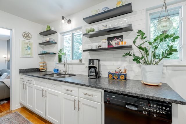 108 Forrest Avenue S, Lookout Mountain, TN 37350