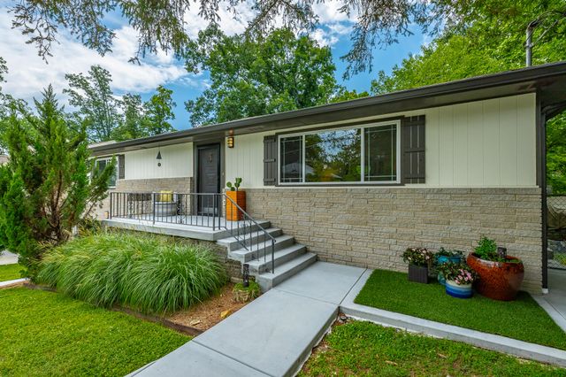 108 Forrest Avenue S, Lookout Mountain, TN 37350