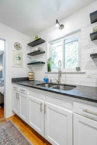 108 Forrest Avenue S, Lookout Mountain, TN 37350