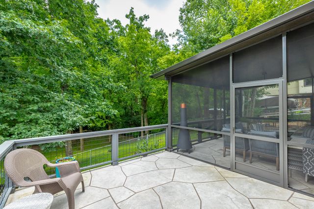108 Forrest Avenue S, Lookout Mountain, TN 37350